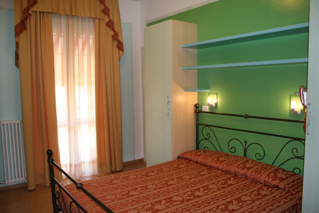 Hotel Alsazia Sirmione Værelse billede