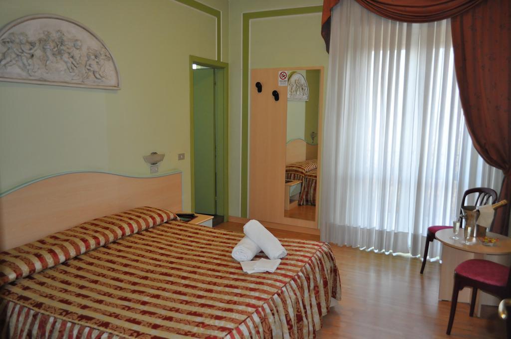 Hotel Alsazia Sirmione Værelse billede