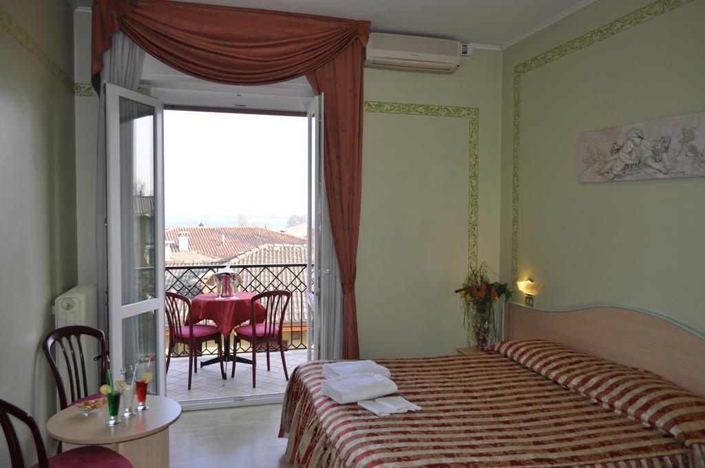 Hotel Alsazia Sirmione Værelse billede