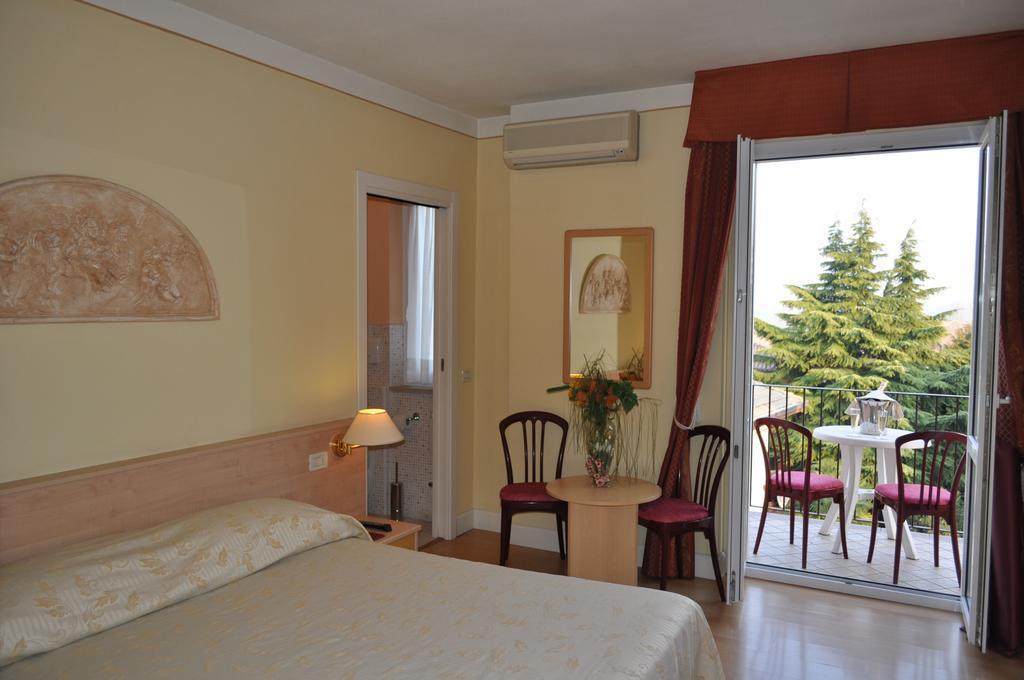 Hotel Alsazia Sirmione Værelse billede