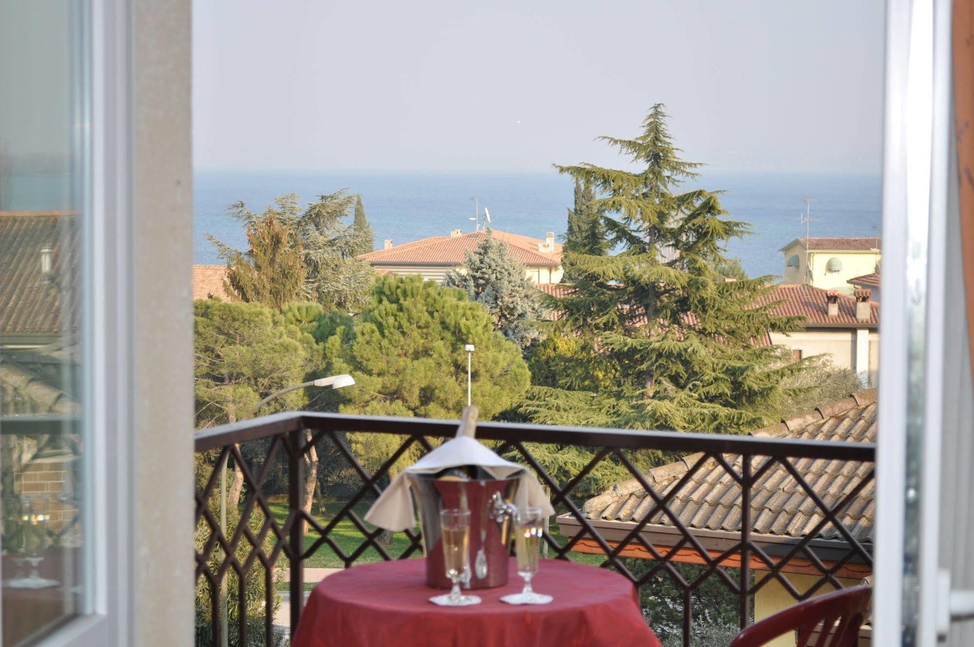Hotel Alsazia Sirmione Eksteriør billede
